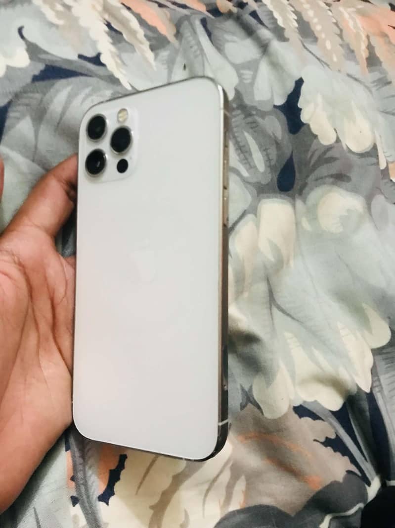 Apple iPhone 12 Pro 3
