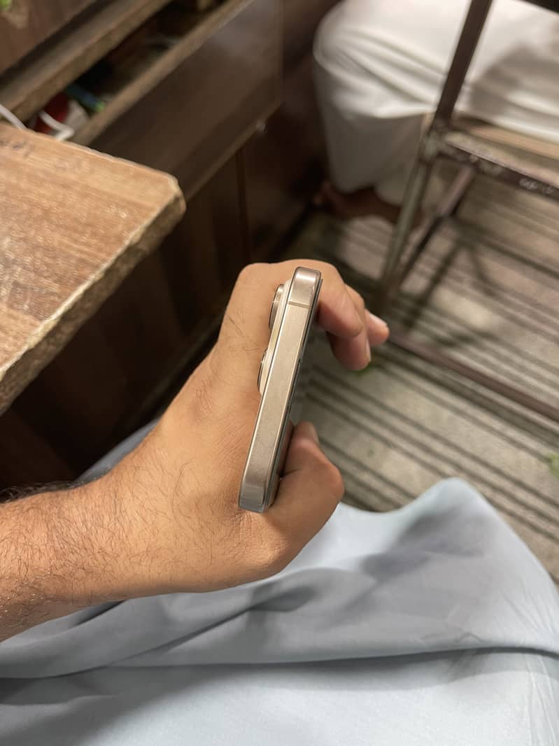 Apple iPhone 16 Pro Max 3