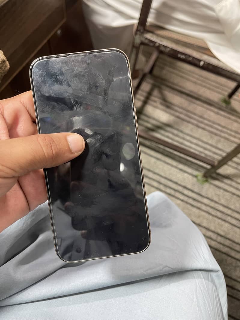 Apple iPhone 16 Pro Max 6