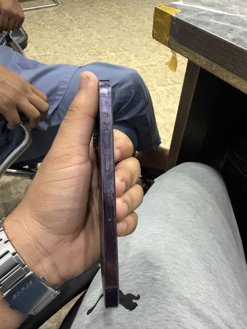 Apple iPhone 14 Pro 2