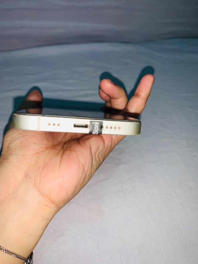 Apple iPhone 13 6