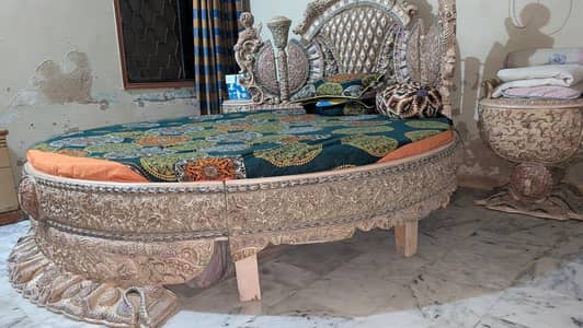 Chinioti Luxury Round Bed Set 4 Piece - Heavy Carved Design - Used