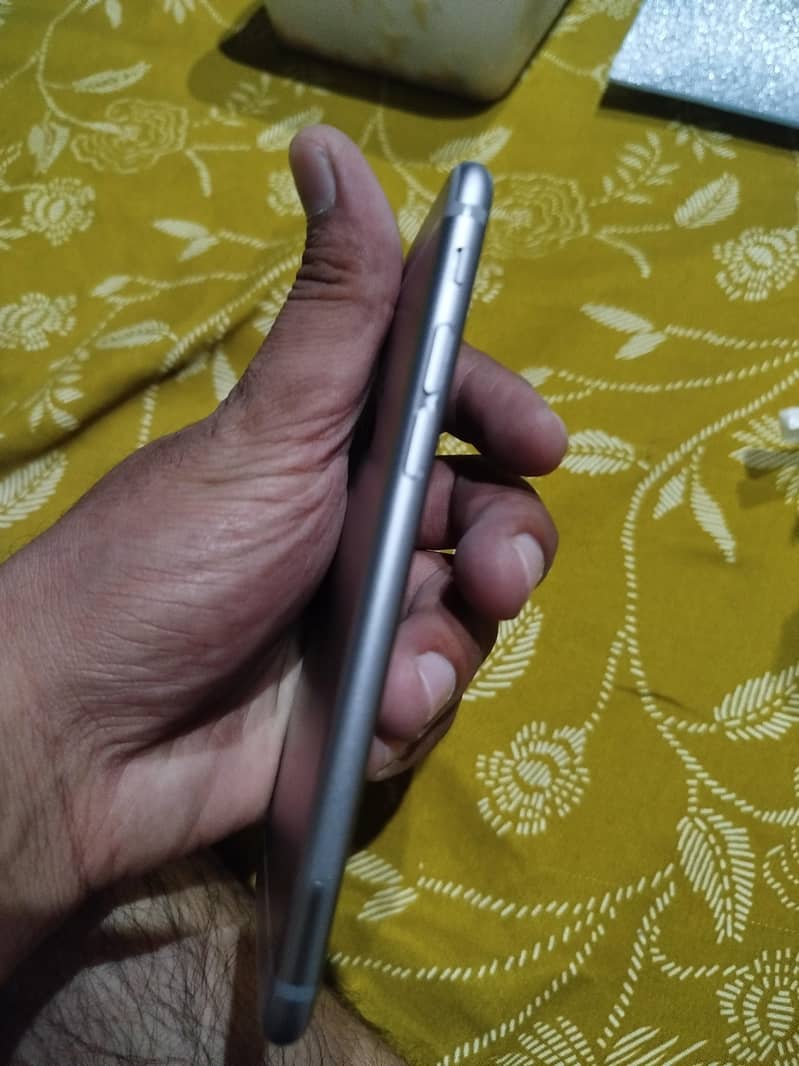 Apple iPhone 6S 4