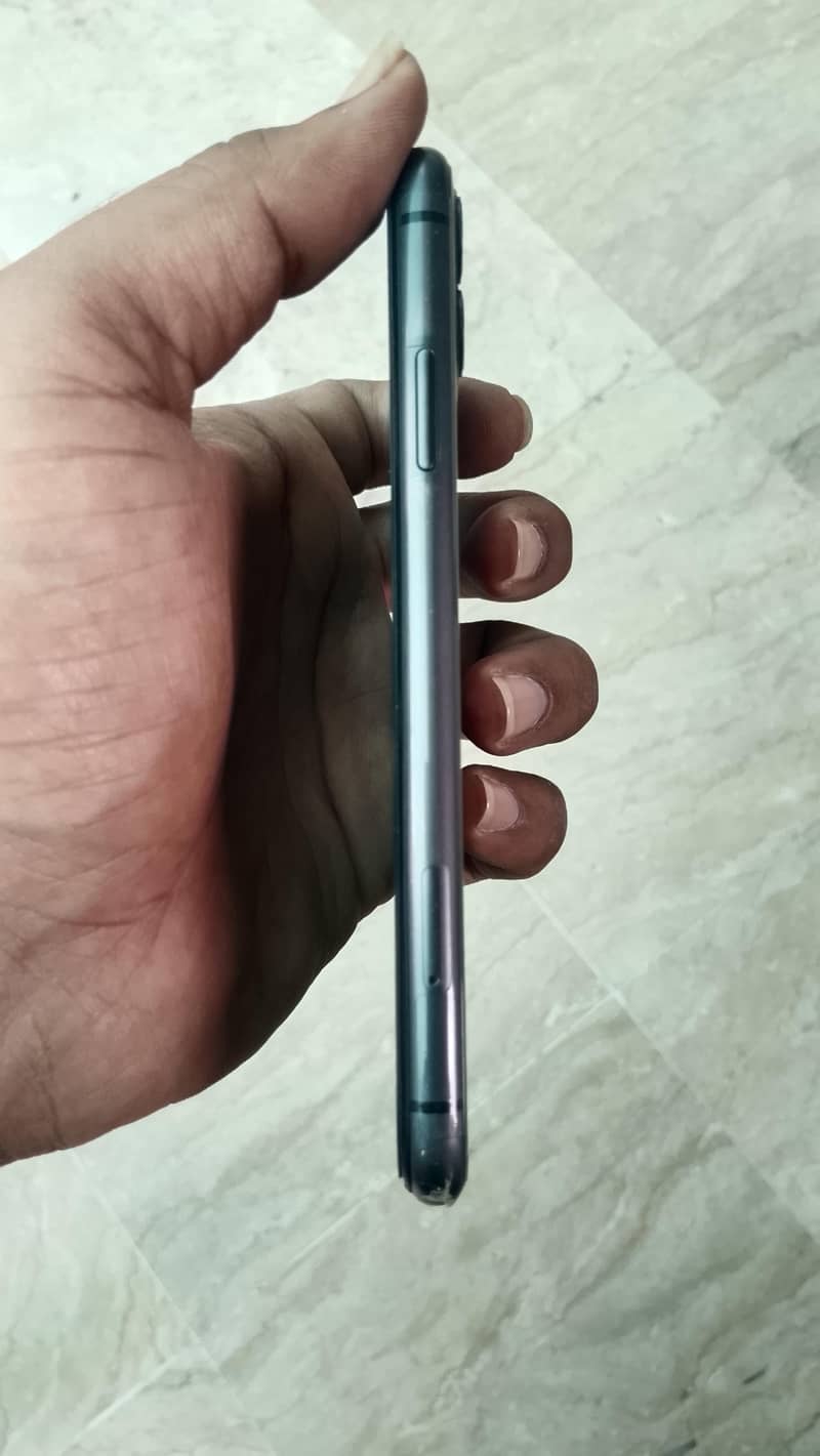 Apple iPhone 11 4