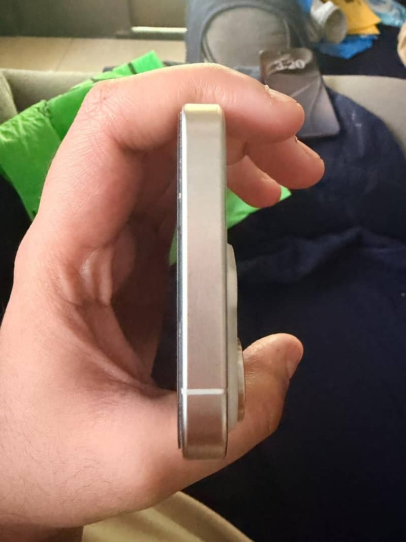 Apple iPhone 15 Pro with box 4