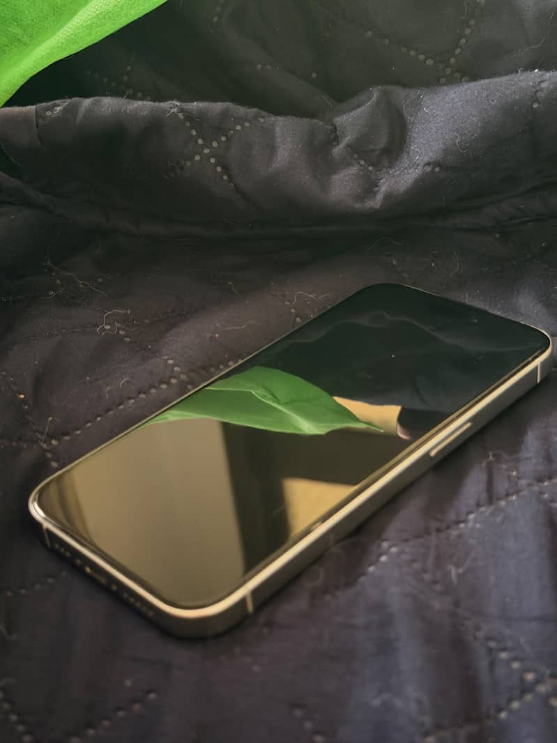 Apple iPhone 15 Pro with box 7