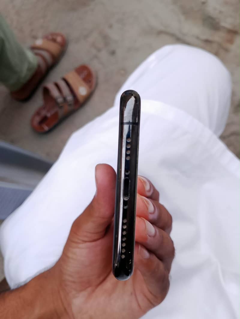 Apple iPhone 11 Pro Max 3