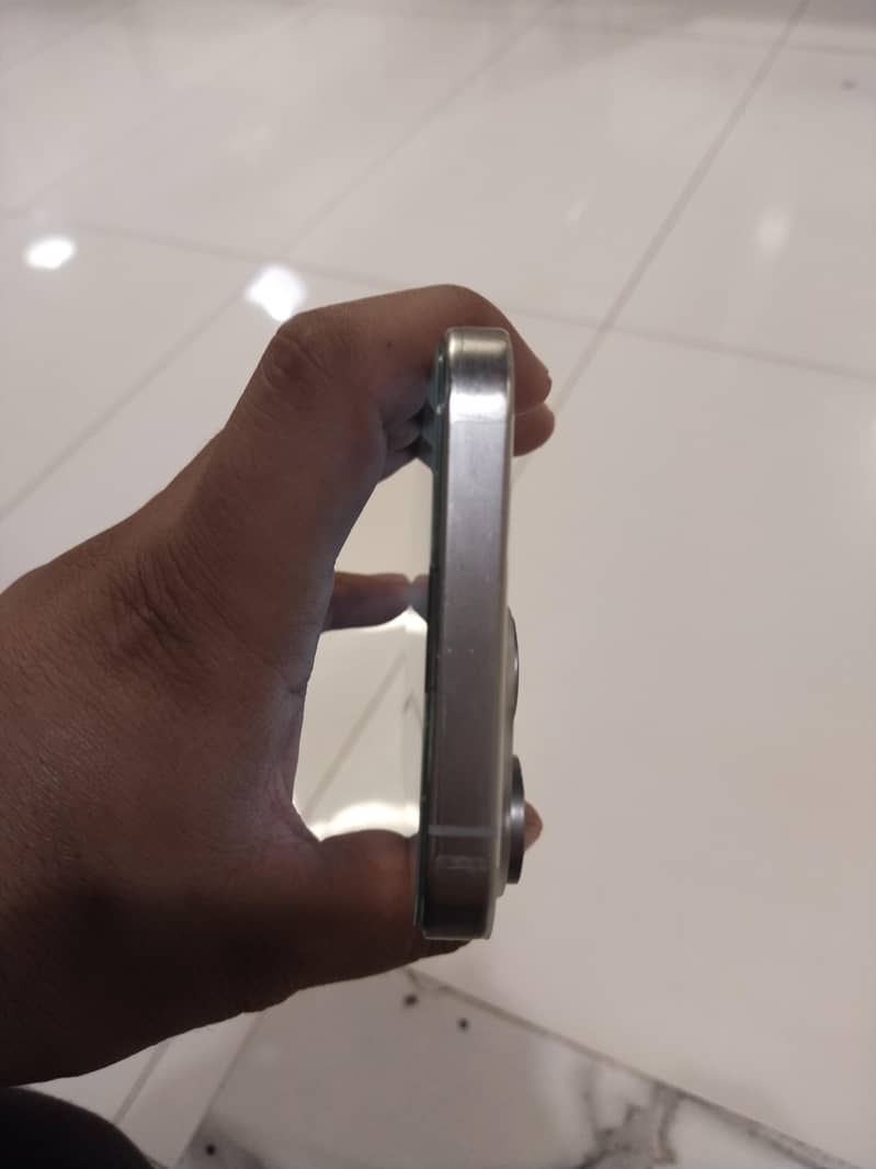 Apple iPhone 15 Pro Max 2