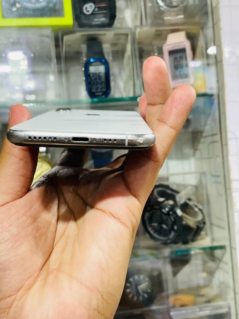 Apple iPhone XS 1