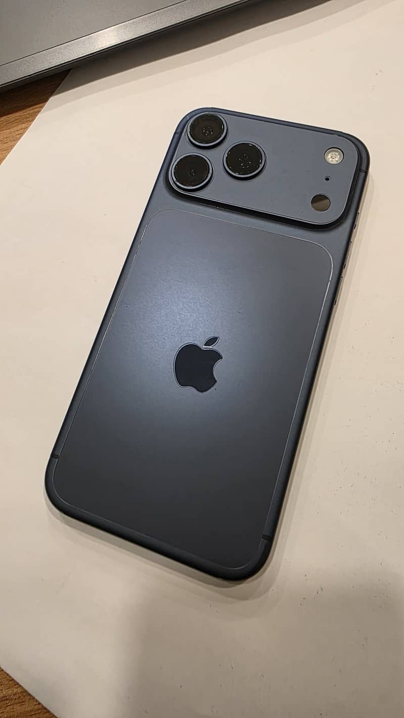 Apple iPhone 17 Pro Max 0