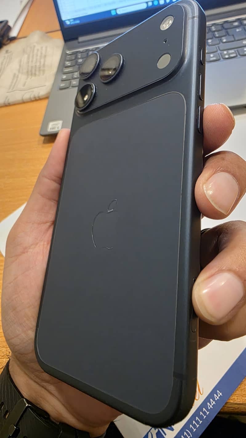 Apple iPhone 17 Pro Max 1