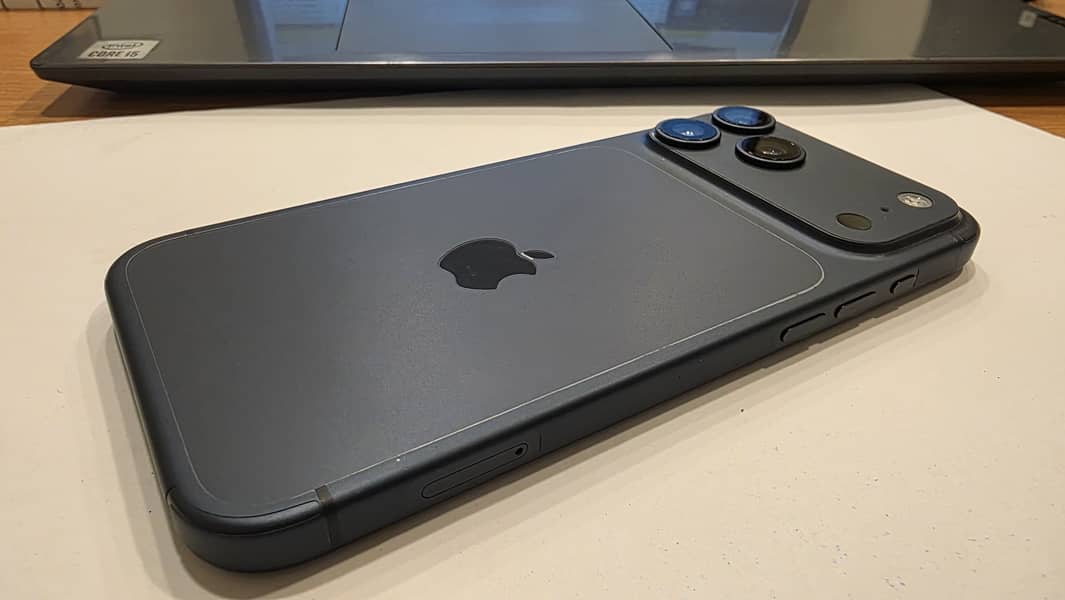 Apple iPhone 17 Pro Max 4