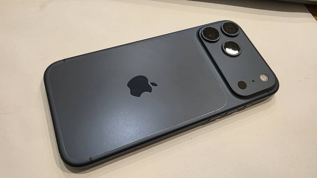 Apple iPhone 17 Pro Max 5