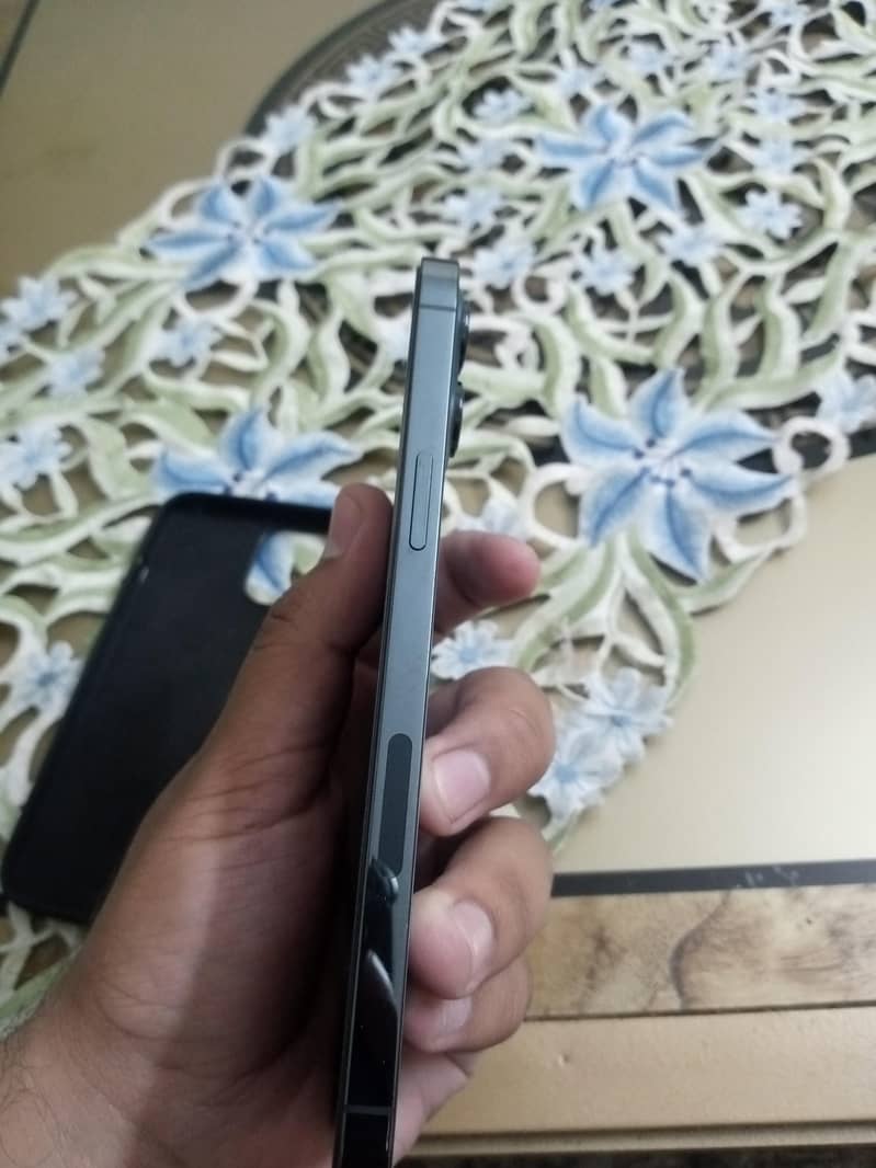 Apple iPhone 12 Pro Max 4