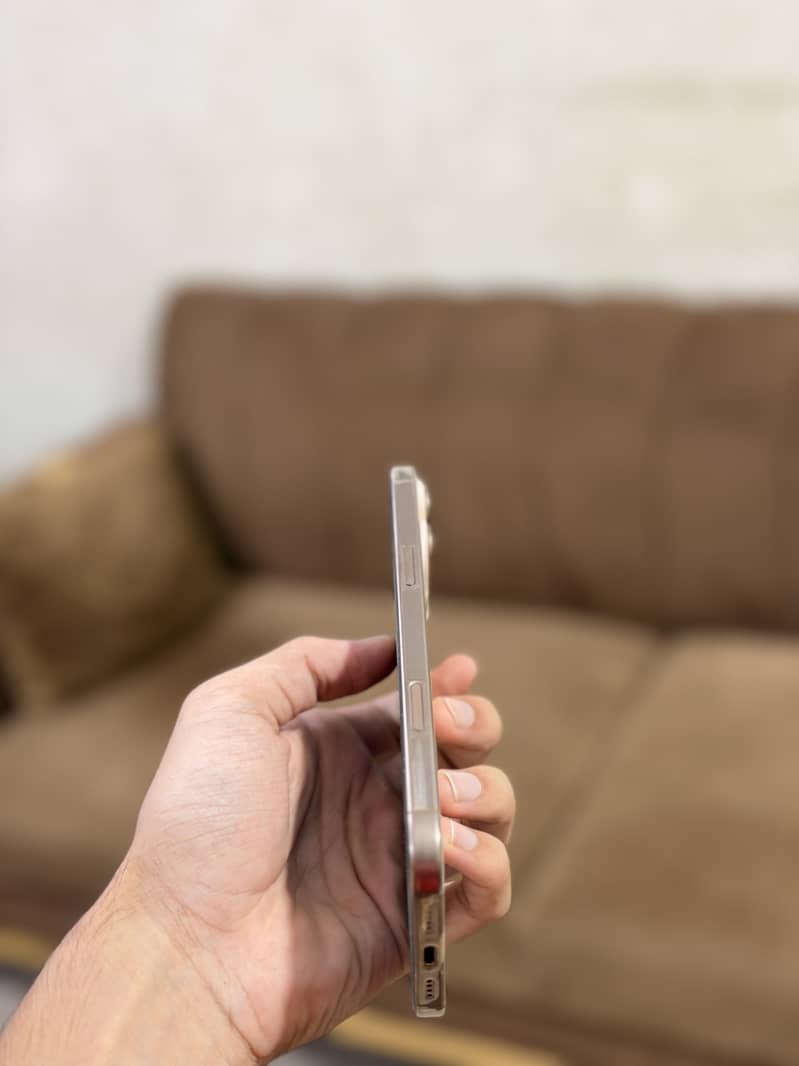 Apple iPhone 16 Pro Max 5