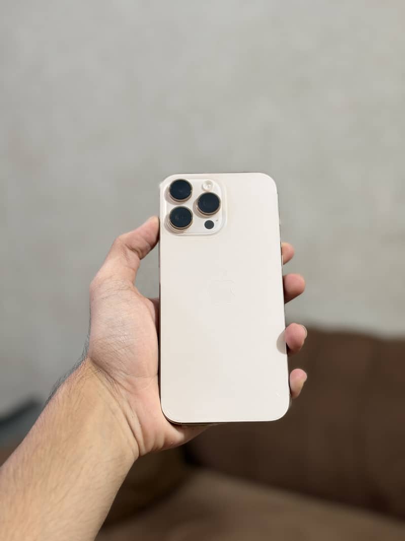 Apple iPhone 16 Pro Max 6