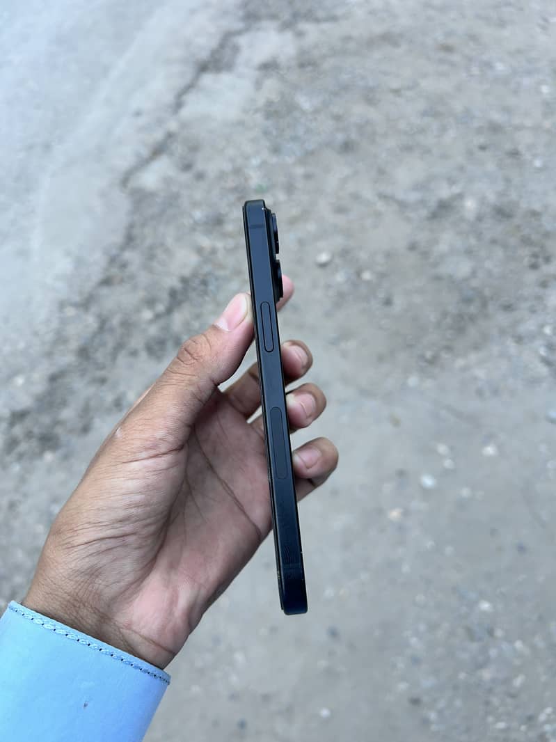Apple iPhone 15 2