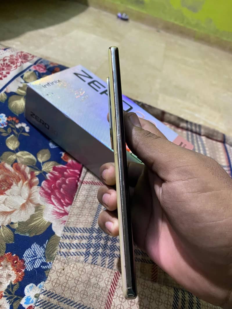 Infinix Zero 30 4