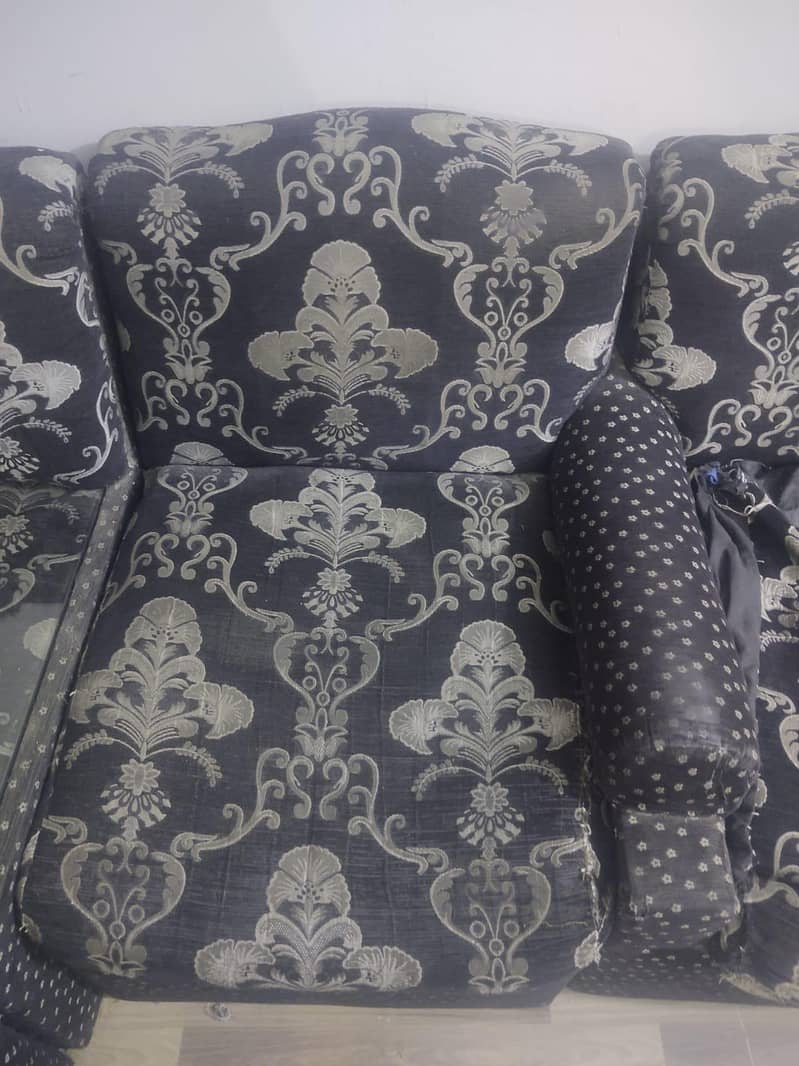 Black L-shapped sofas 3