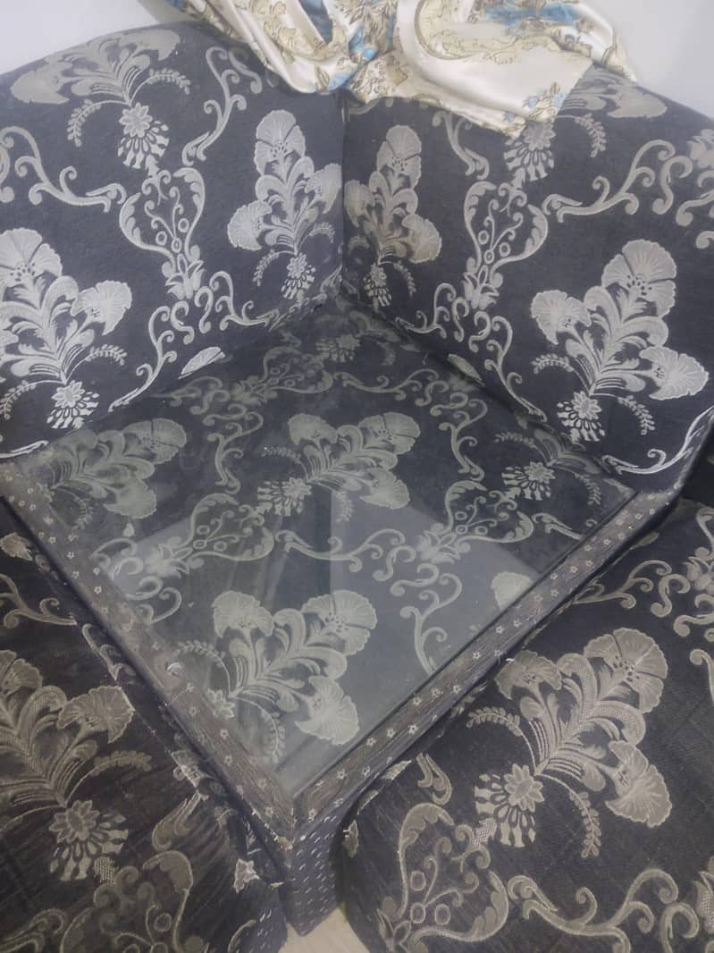 Black L-shapped sofas 4
