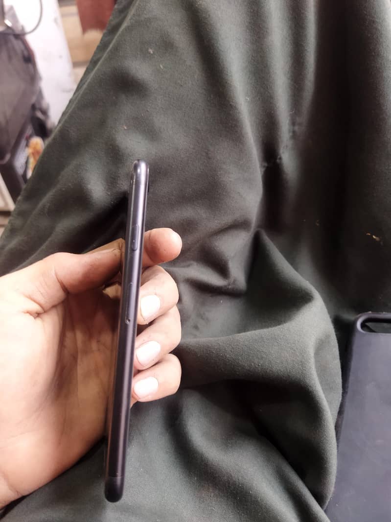 Apple iPhone SE 6
