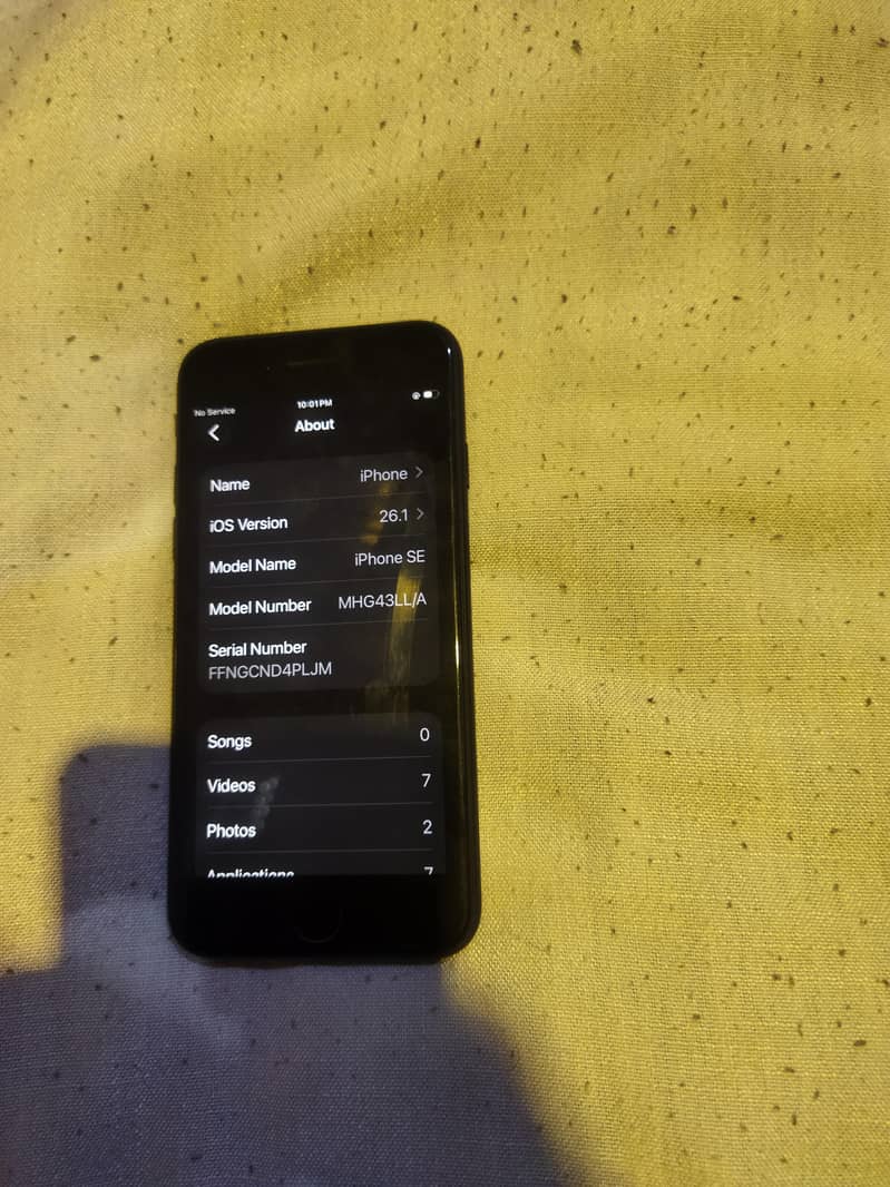 Apple iPhone SE 10