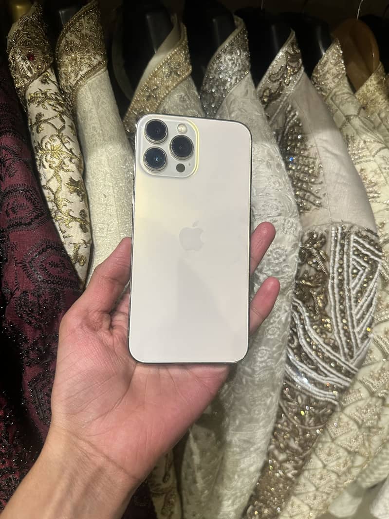 Apple iPhone 13 Pro Max 4