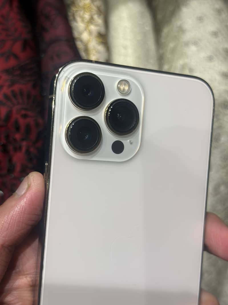 Apple iPhone 13 Pro Max 5