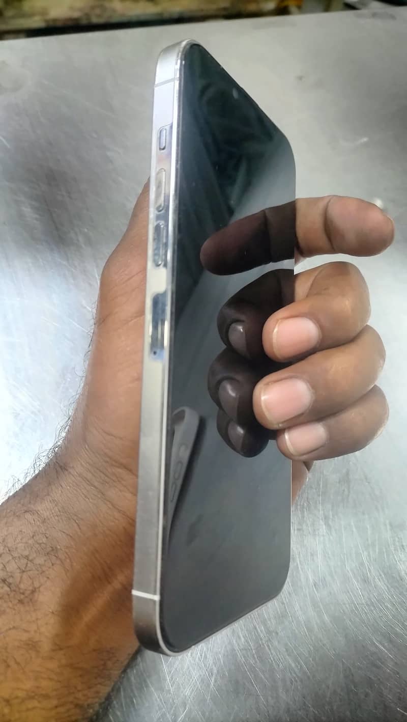 Apple iPhone 13 Pro Max 1