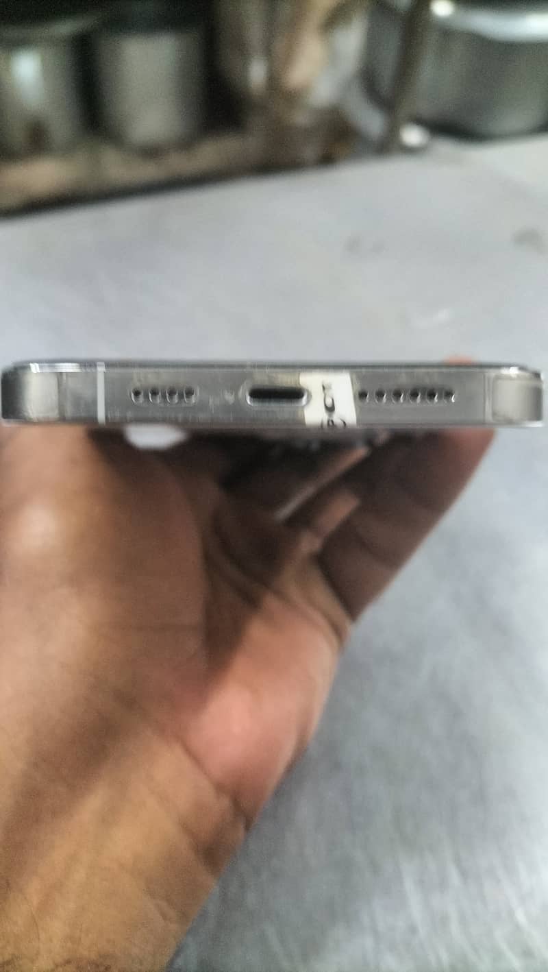 Apple iPhone 13 Pro Max 2