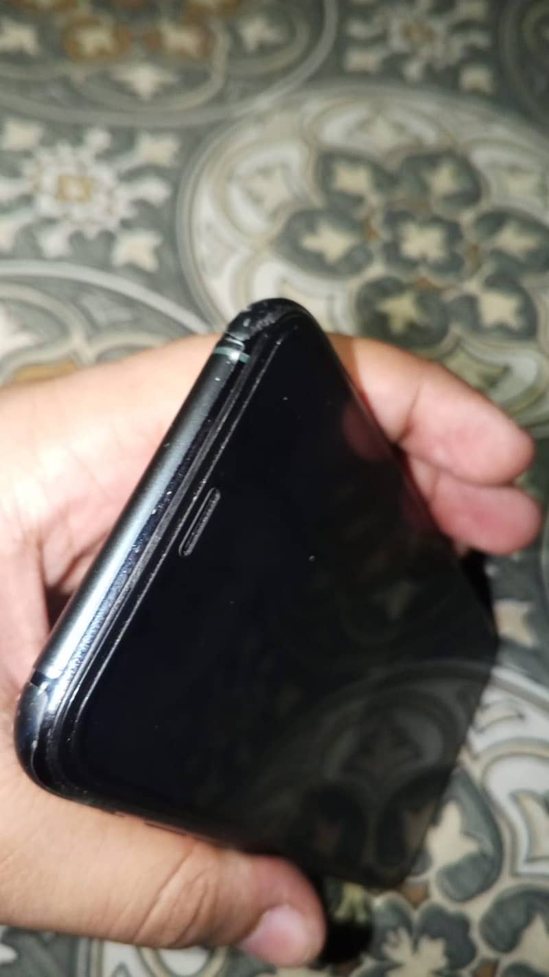 Apple iPhone 11 Pro 2