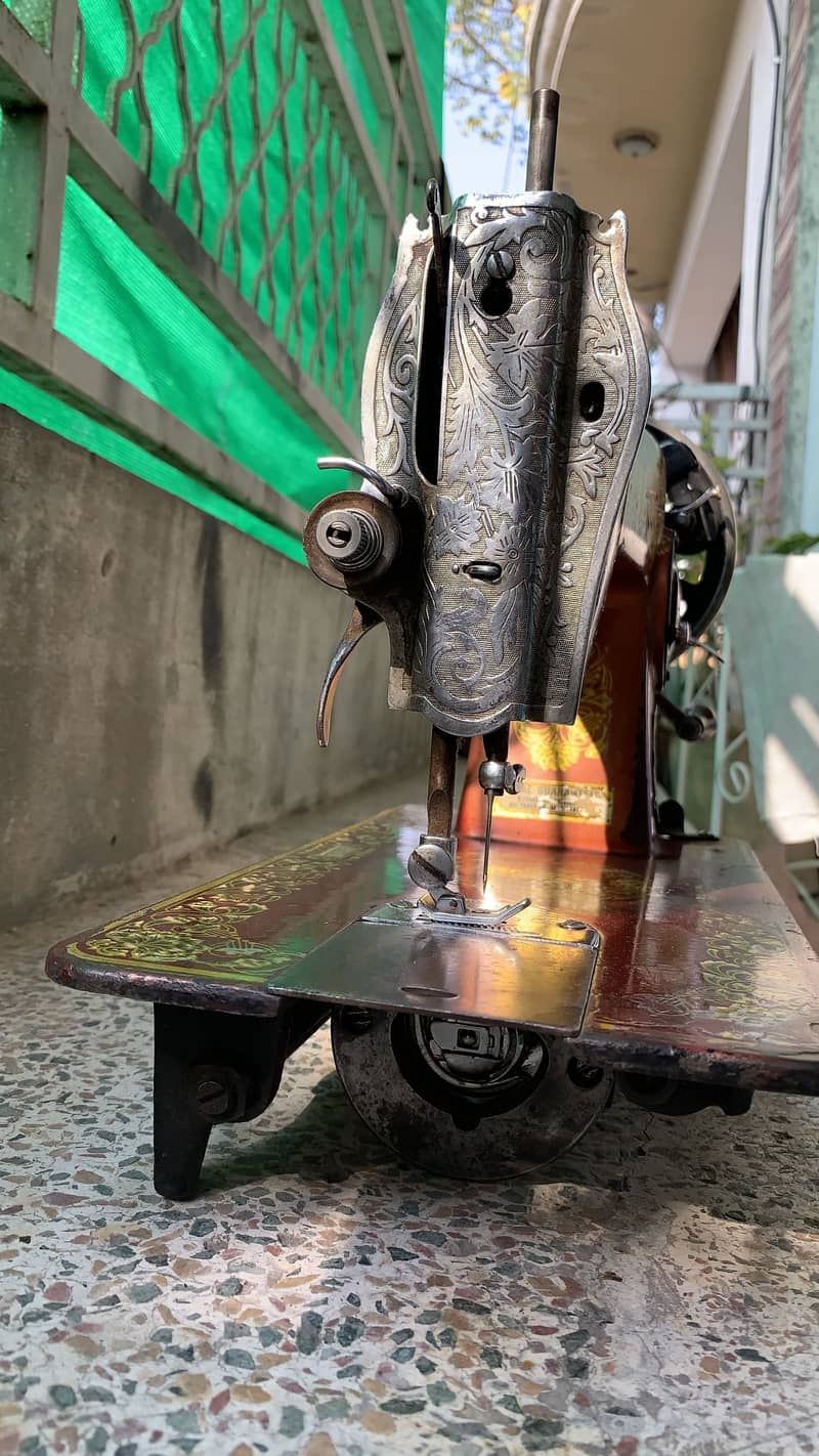 Sewing Machine (perfectly working) 2