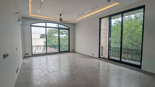 FOR RENT Designer 7-Bedrooms Triple Storey House With Swimming Pool F_7/4