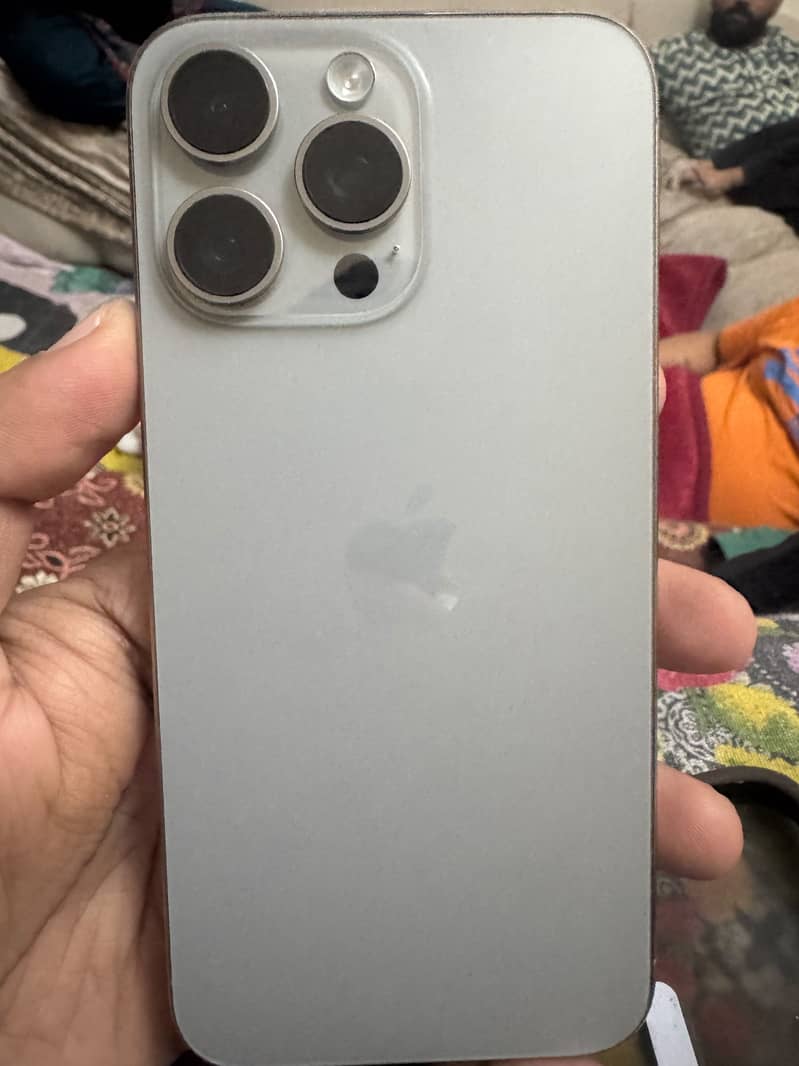 Apple iPhone 15 Pro Max 1
