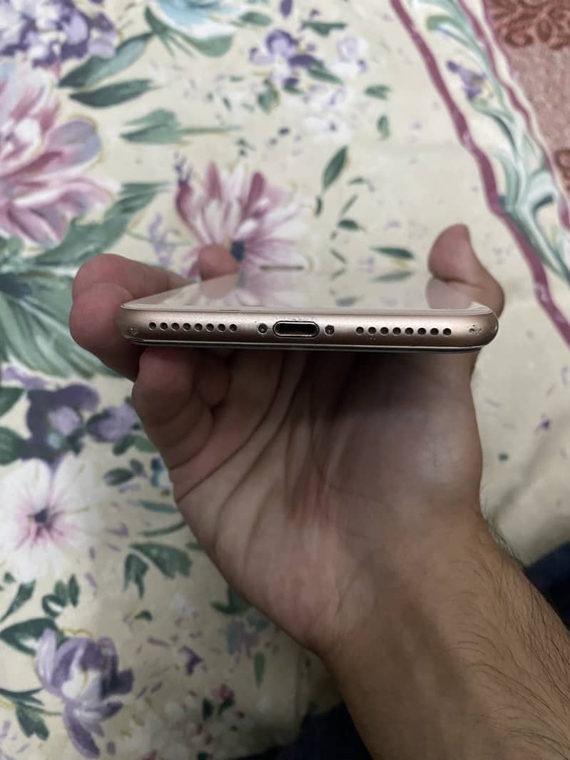 Apple iPhone 8 Plus 5