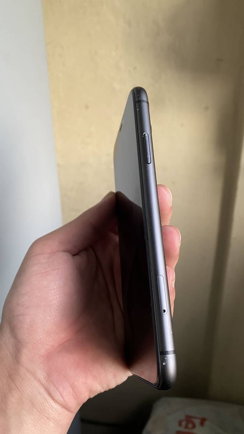Apple iPhone 11 3