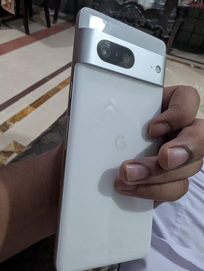 Google Pixel 7 4