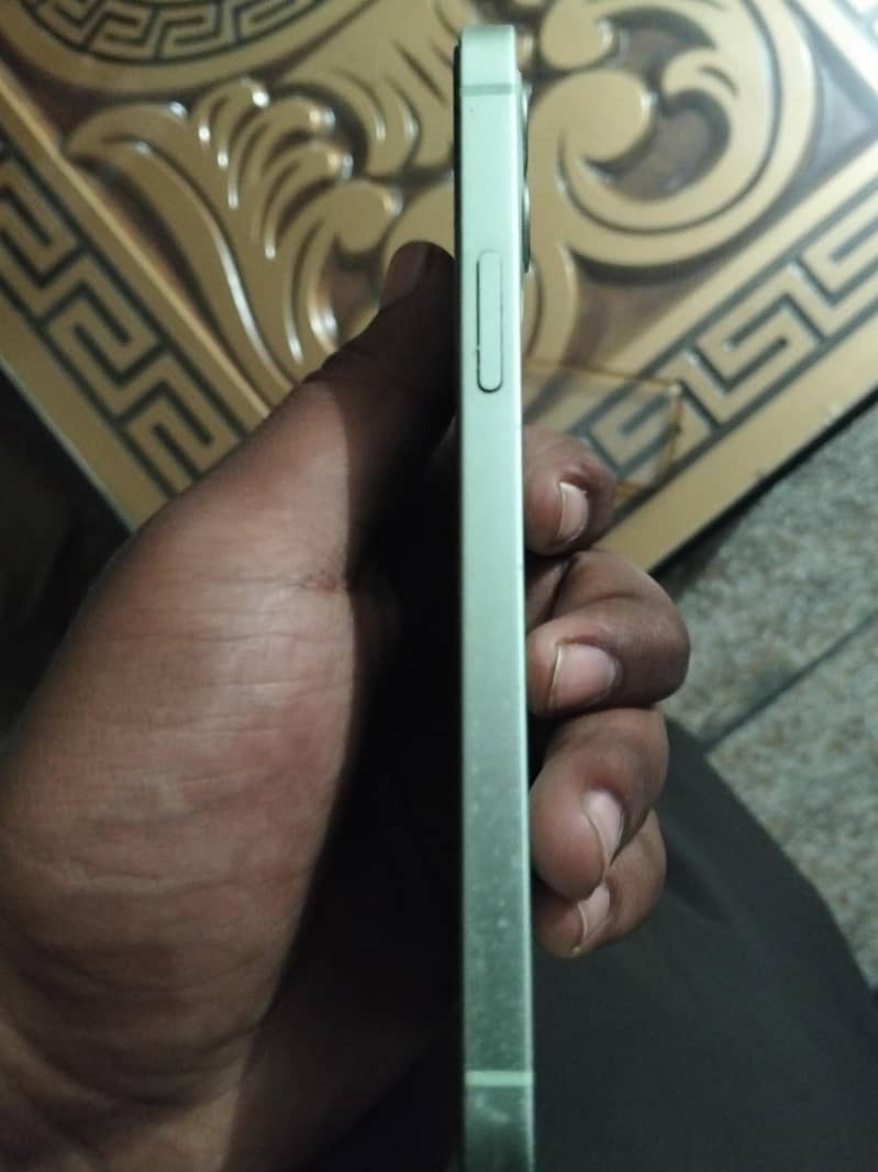 Apple iPhone 12 4