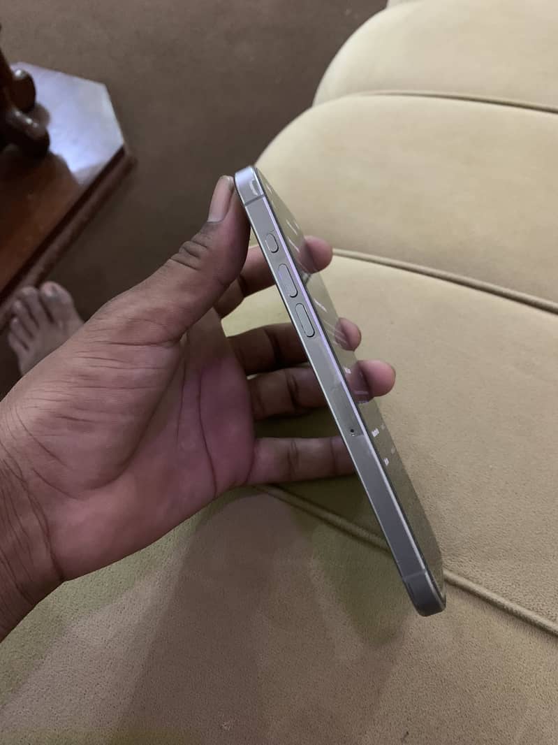 Apple iPhone 15 Pro Max 3