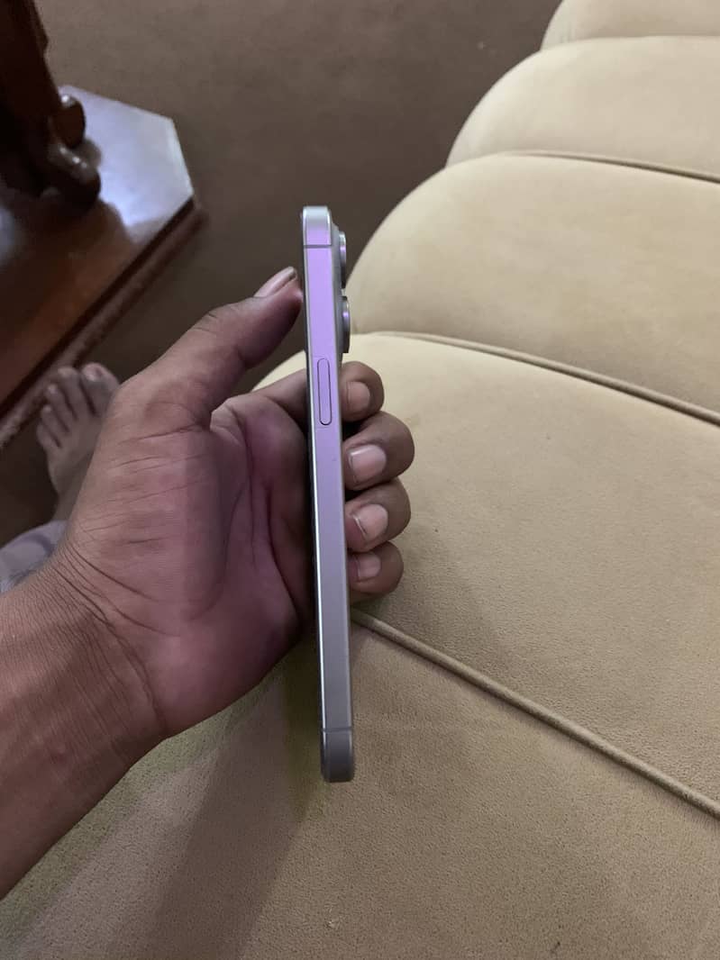 Apple iPhone 15 Pro Max 4
