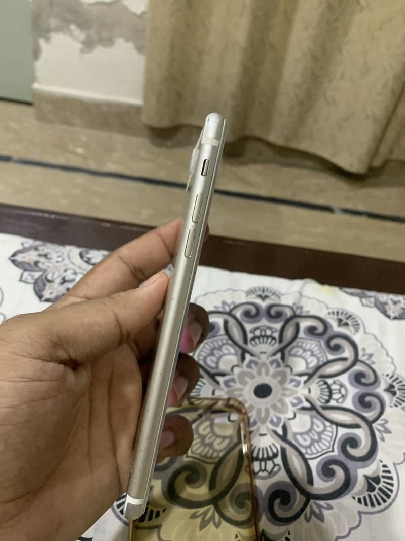 Apple iPhone 7 Plus 0