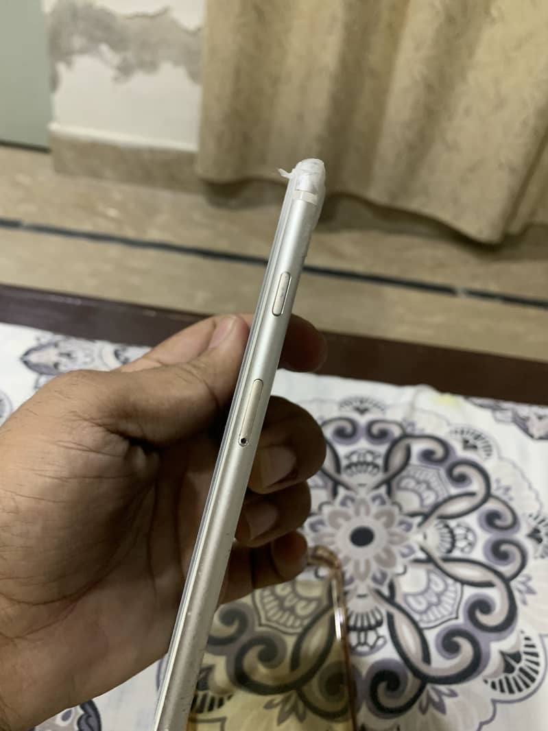Apple iPhone 7 Plus 6