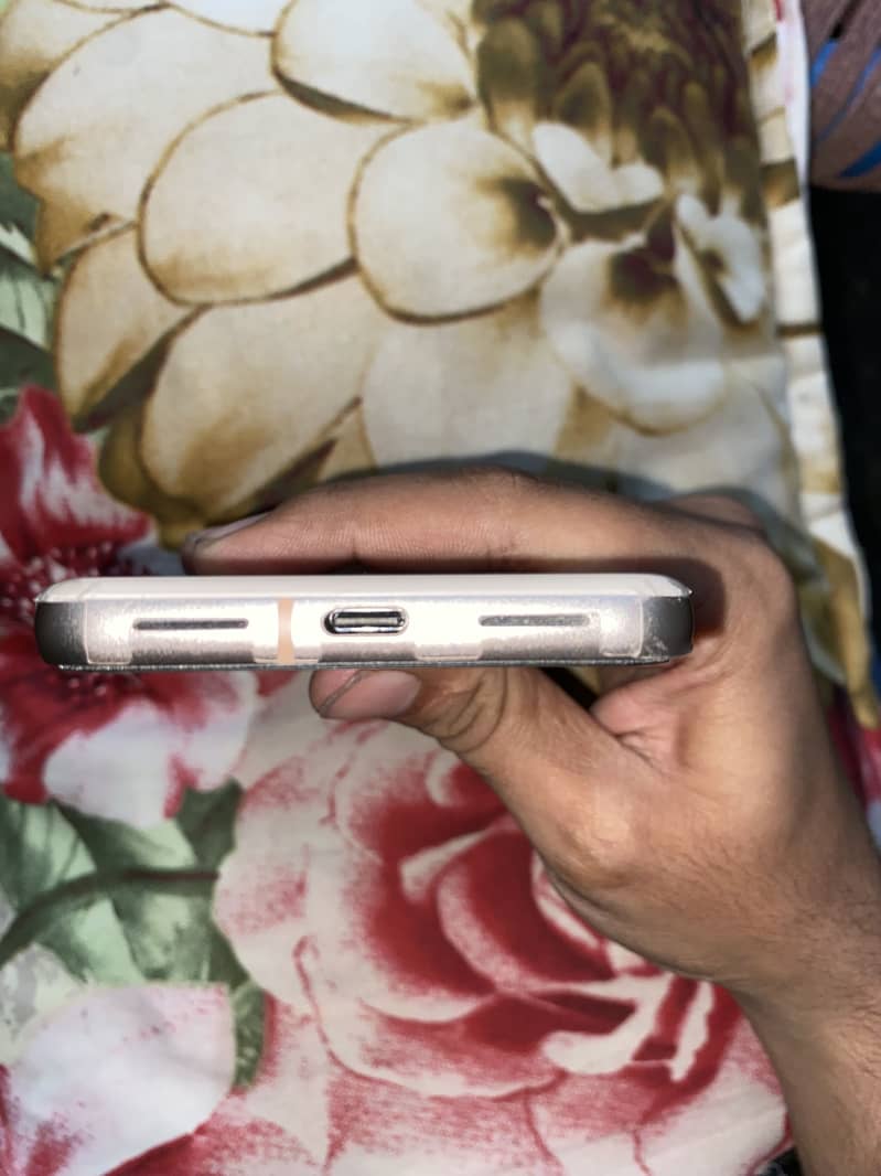 Google Pixel 8 5