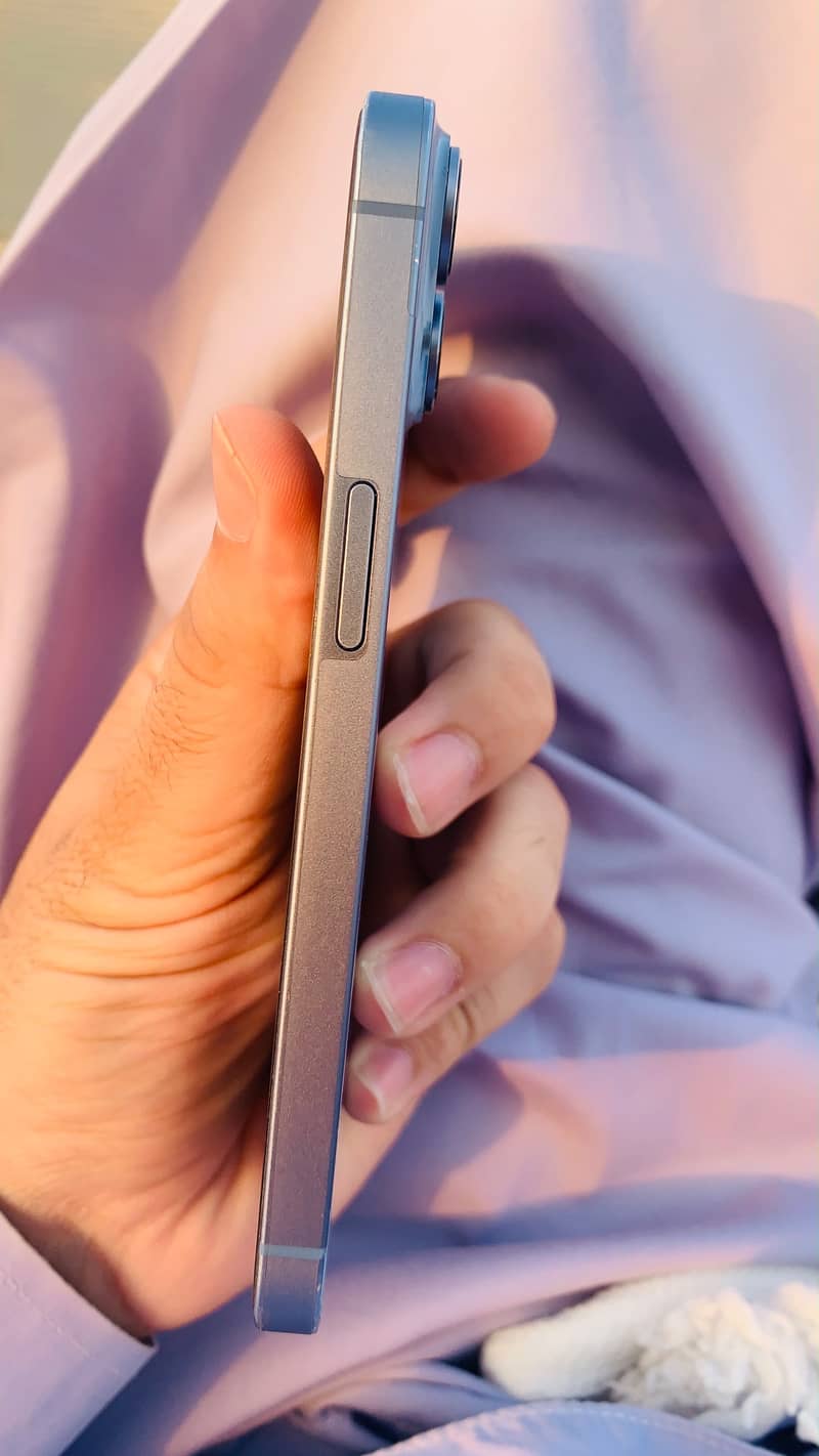 Apple iPhone 14 3