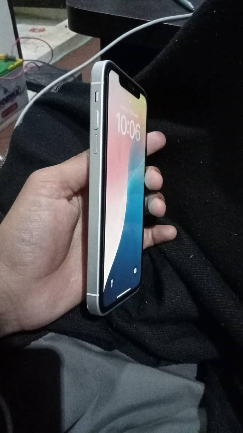 Apple iPhone XR 7