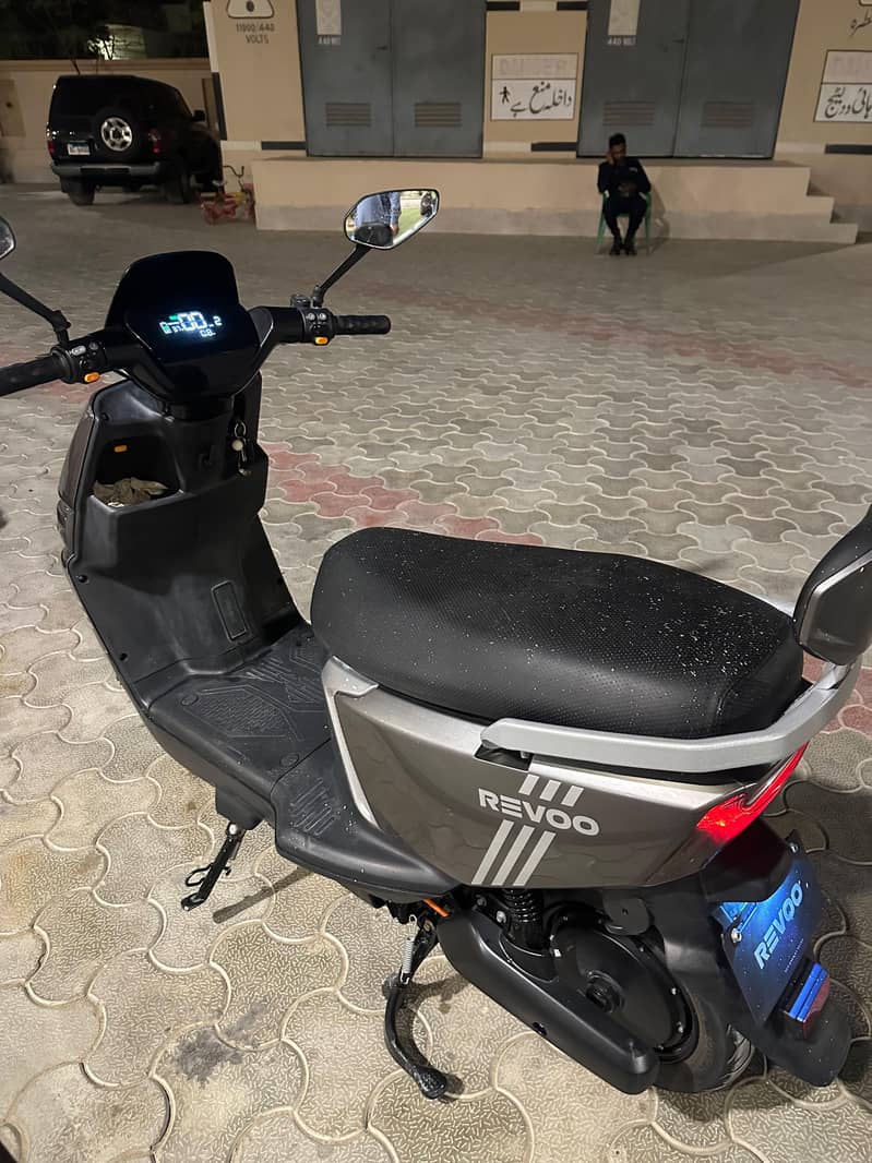 Revoo A12 1