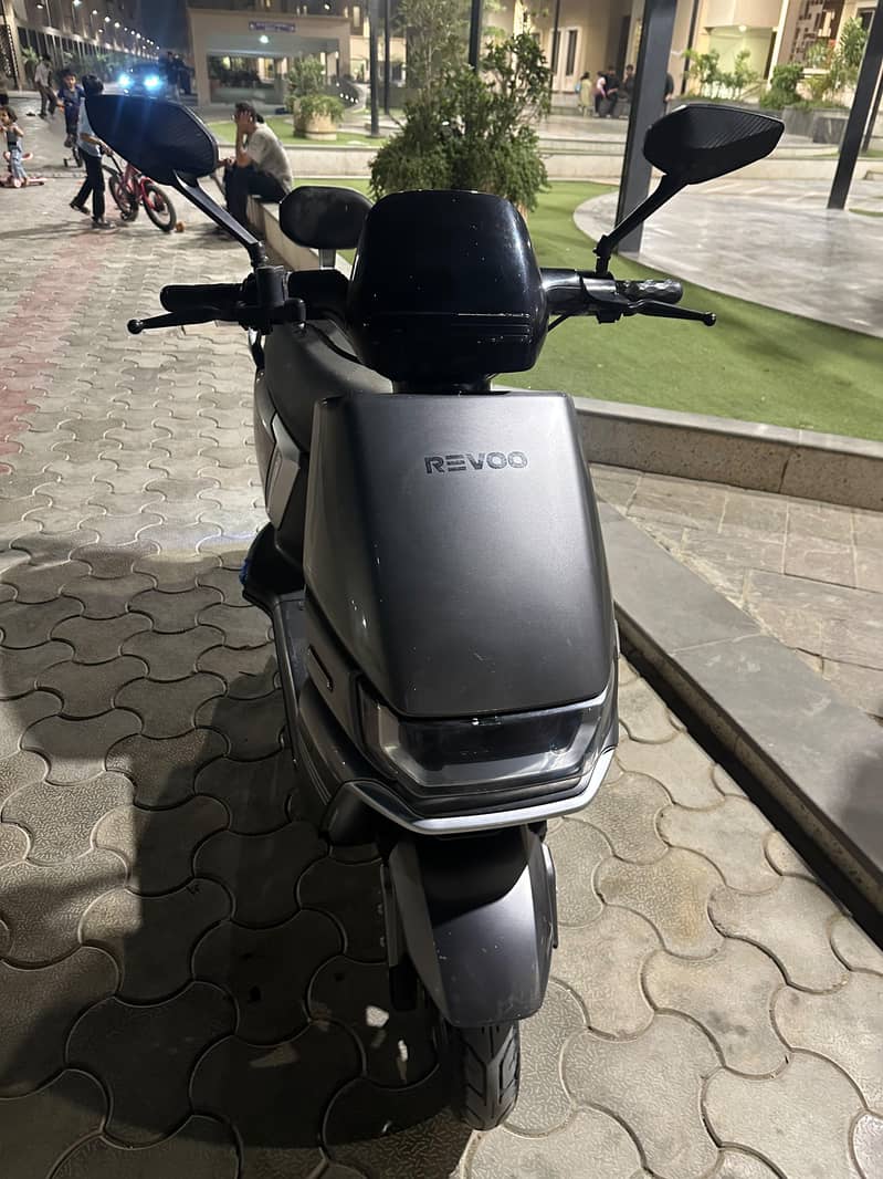Revoo A12 2