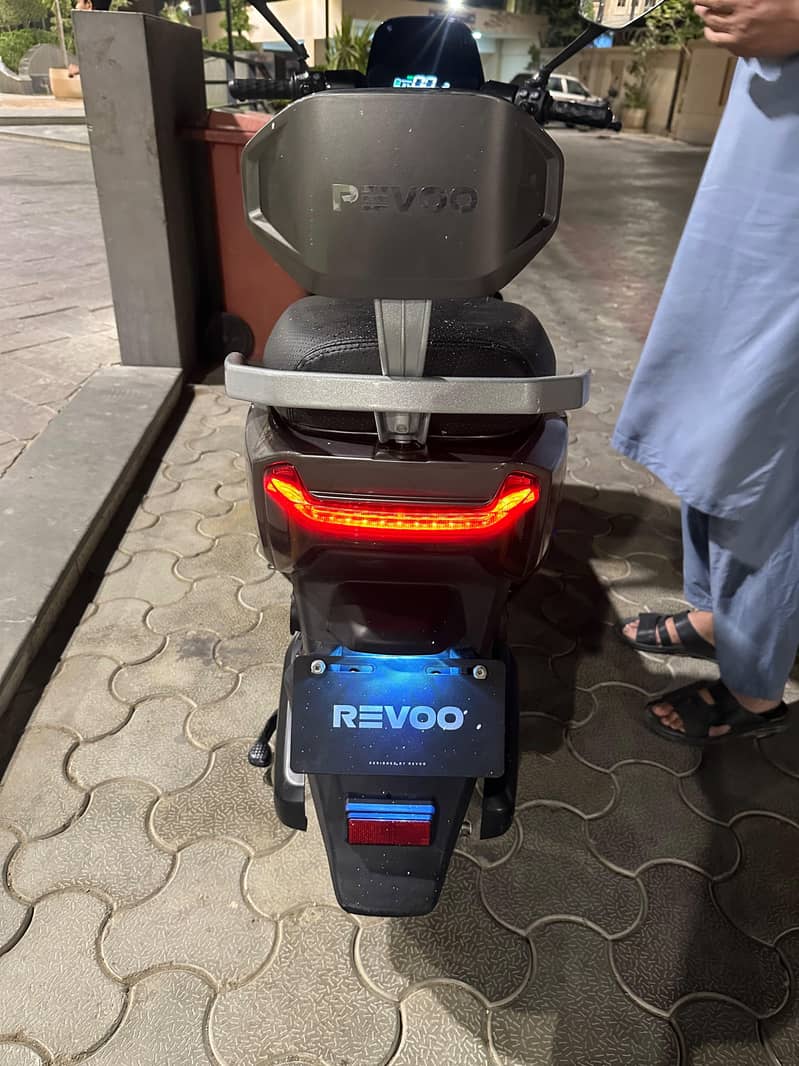 Revoo A12 3