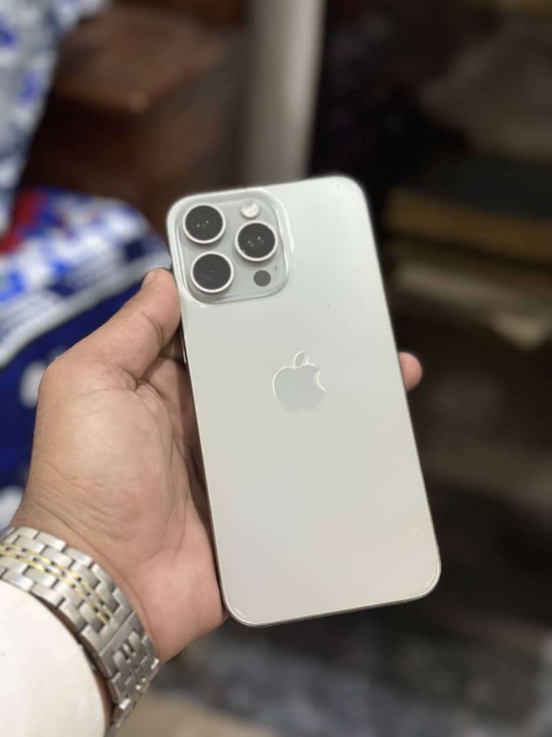 Apple iPhone 15 Pro Max 0
