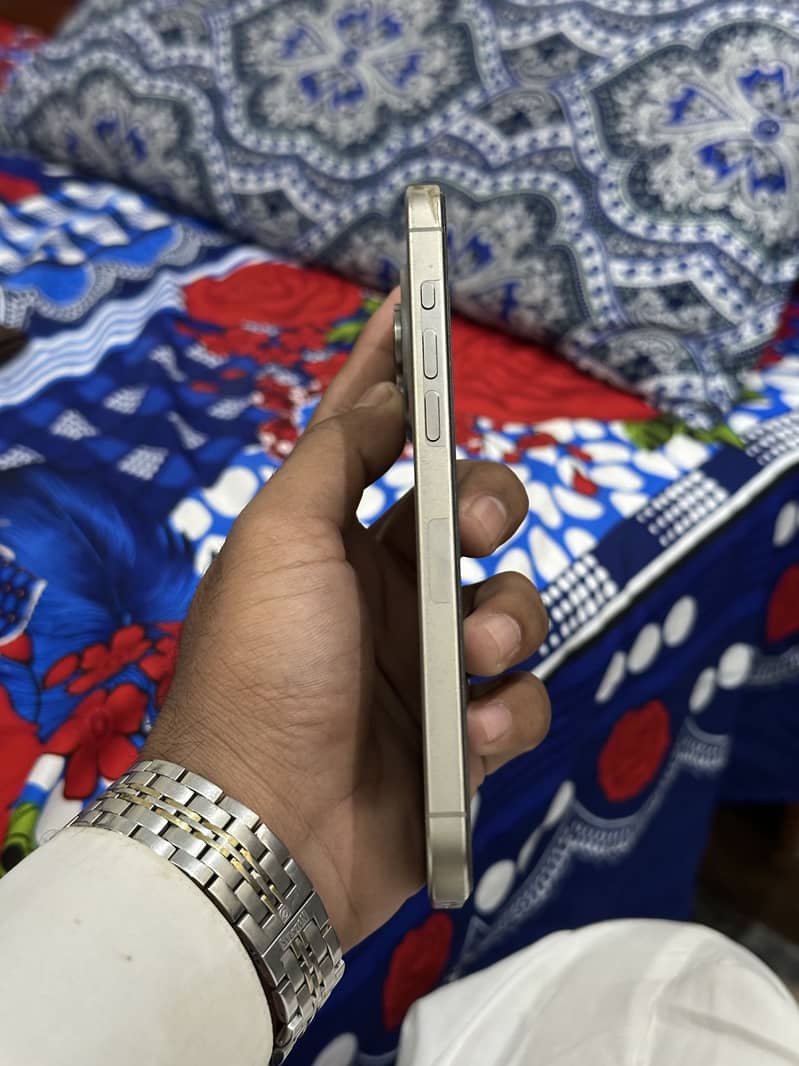 Apple iPhone 15 Pro Max 1